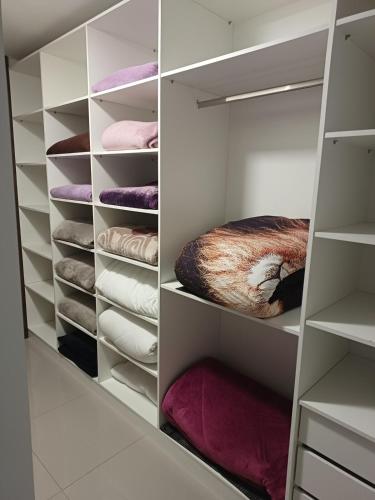 a walk in closet filled with lots of towels at Pousada Mineiro in Curitiba