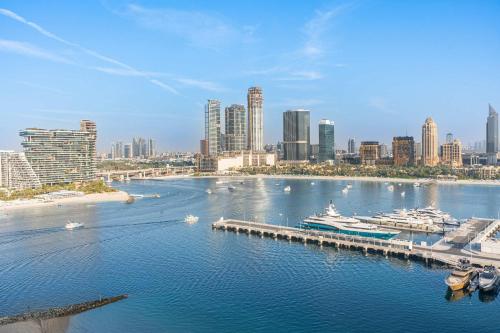 Free housekeeping visits during your stay - StayShort - Elegant 1 Bedroom in EMAAR Beachfront that Sleeps 2