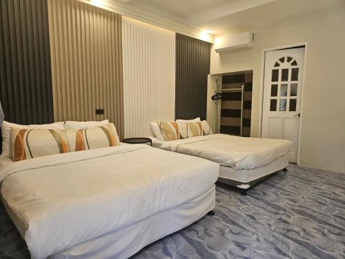 a hotel room with two beds in a room at Island Sea One Resort in Panglao Island