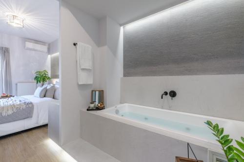 50 Shades of Athens, Kingsize Suite with Jacuzzi!