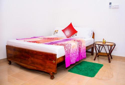Кровать или кровати в номере Lakshmi Family Villa