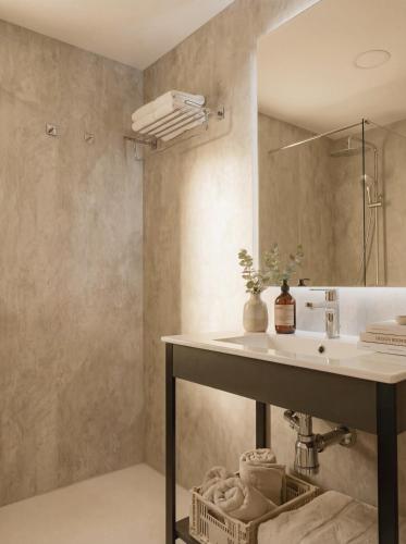 a bathroom with a sink and a mirror at Kora Olea in Torremolinos
