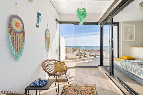Luxury Townhouse with Stunning Sea & Mountain Views