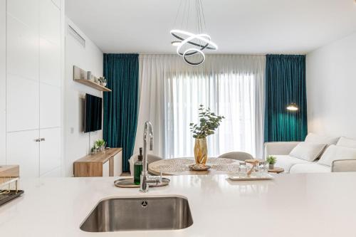 Casa Paseo - new apt with sea views from terrace