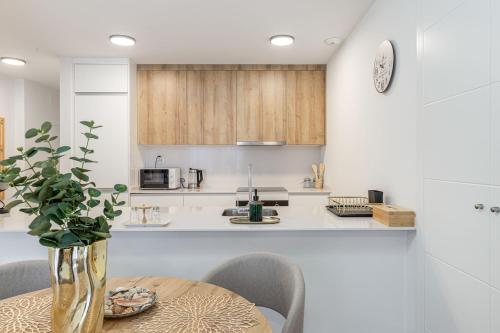 Casa Paseo - new apt with sea views from terrace