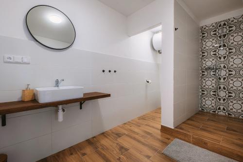 a bathroom with a sink and a mirror at Stodola Lesůňky in Lesŭňky