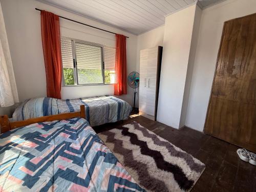 a bedroom with two beds and a window at Marvira Barra del Chuy in Xuí