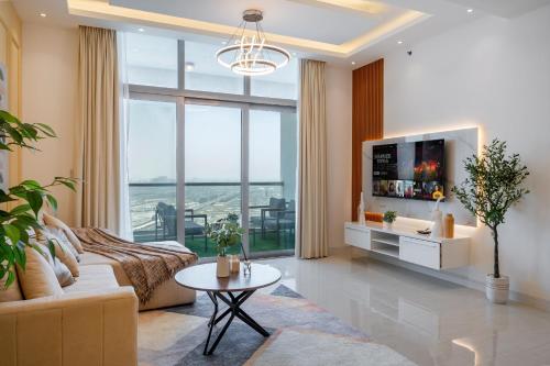 Luxury 3 BR w Private Jacuzzi in Marina DEC 2203