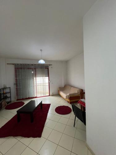 Foto dalla galleria di Hyrje a Tirana