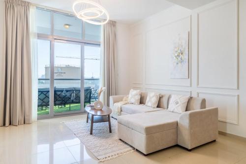 Luxury 3 BR in Dubai Marina By dPie DEC T1 503