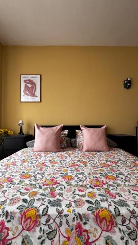 Extralarge Queen Room in the Heart of Bratislava with balcony