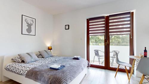 a bedroom with a bed and a table and chairs at Studio Fibra Barista in Rybnik
