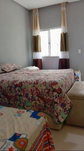 a bedroom with a bed and a window at Recanto da Lú Casa - Salvador in Salvador