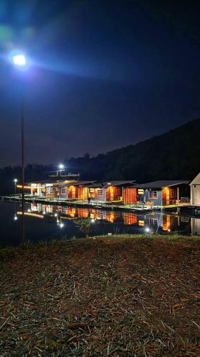 a city lit up at night with a street light at แพบ้านแม่ in Ban Tha Ta On