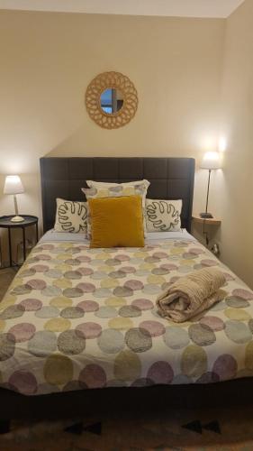 Rúm í herbergi á accommodation à la ferme
