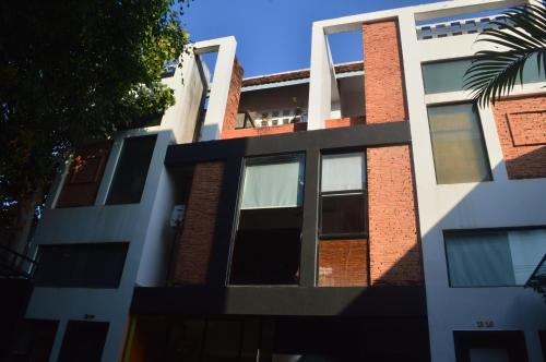 อาคารที่มีโรงแรม