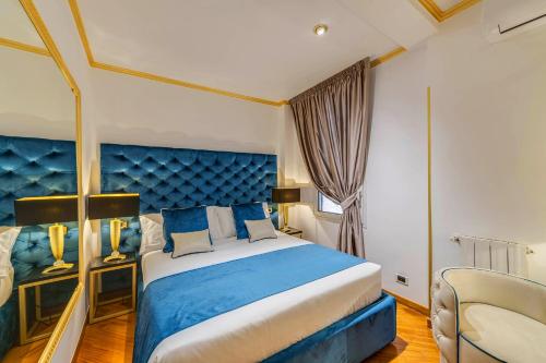 SPANISH STEPS VERSACE STYLE APARTMENT with JACUZZI