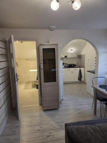a living room with an open door and a kitchen at Baza wypadowa 4 in Lubań