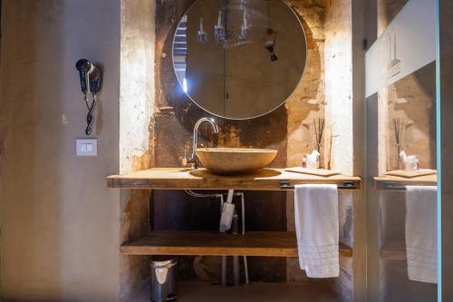 a bathroom with a sink and a mirror at Dimora Del Teatro in Vigevano
