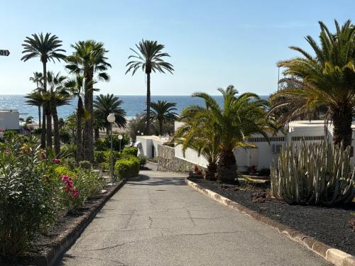 Holiday apartment with direct sea promenade access