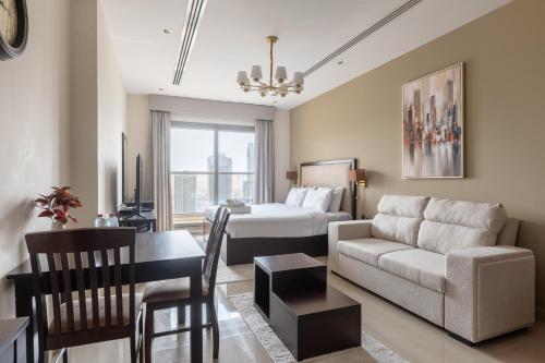 Elite Downtown Studio with Balcony & Pool