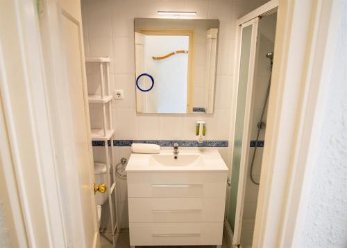 Skol 205A Studio with sea and pool views