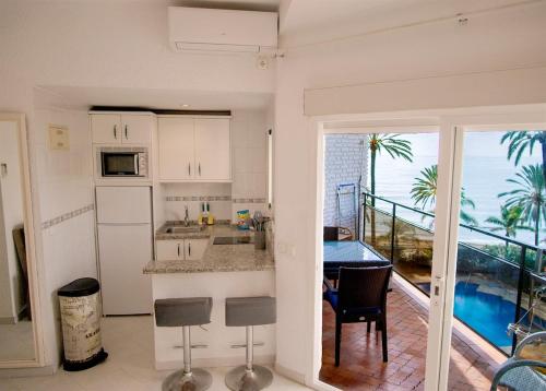 Skol 205A Studio with sea and pool views