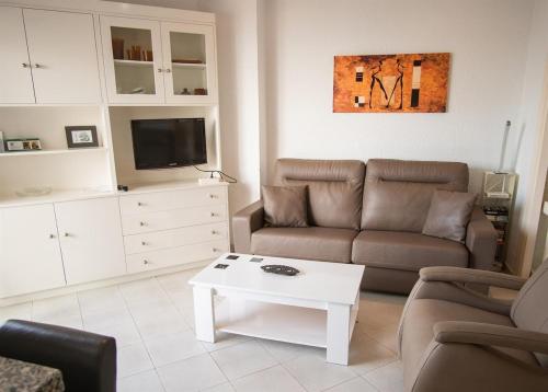Skol 205A Studio with sea and pool views
