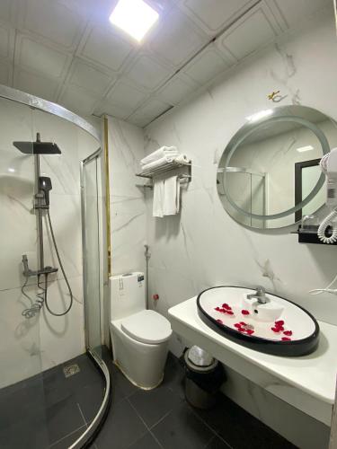 a bathroom with a toilet and a sink and a shower at Nam Cường X Hotel in Hanoi