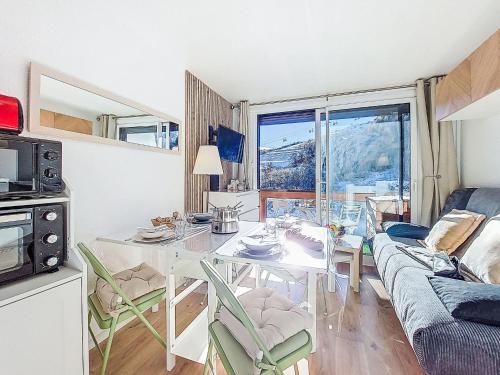 Studio Soyouz Vanguard-107 by Interhome