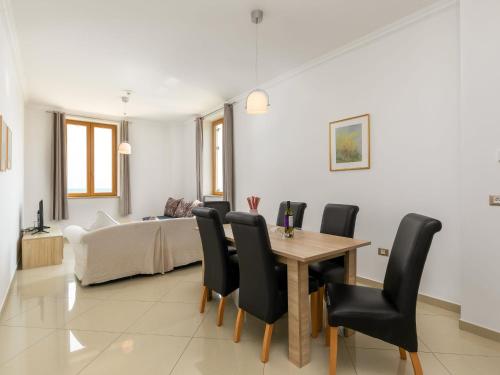 Apartment Aparthotel Rotonda Inn-2 by Interhome