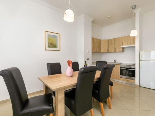 Apartment Aparthotel Rotonda Inn-2 by Interhome