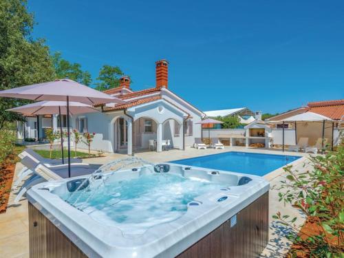 Holiday Home Alice by Interhome