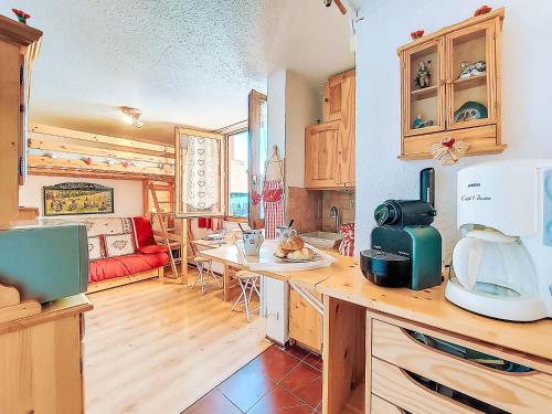 Studio Soyouz Vanguard-108 by Interhome