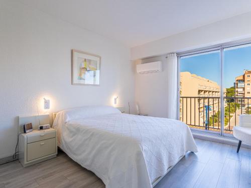 Apartment Port de la Gavine I-5 by Interhome