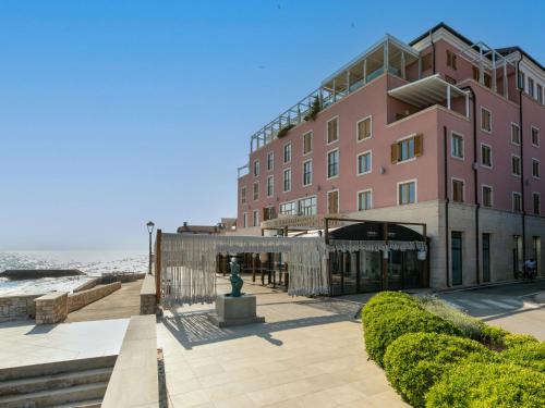 Apartment Aparthotel Rotonda Inn-1 by Interhome