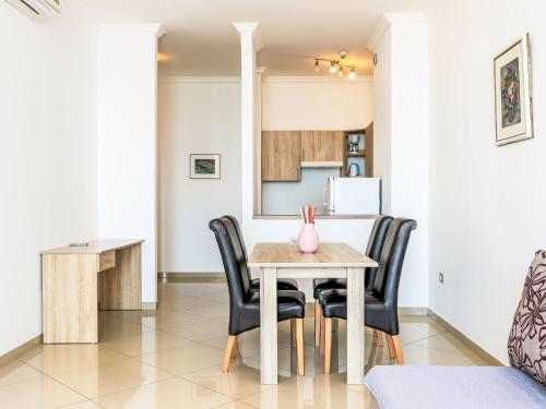 Apartment Aparthotel Rotonda Inn-1 by Interhome