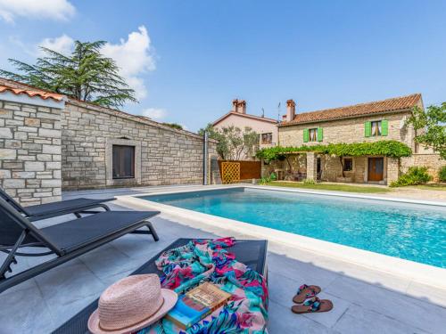 Holiday Home Courtyard Ivini by Interhome
