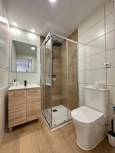 Spacious and bright 1 bedroom apartment