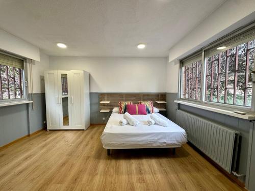 Spacious and bright 1 bedroom apartment