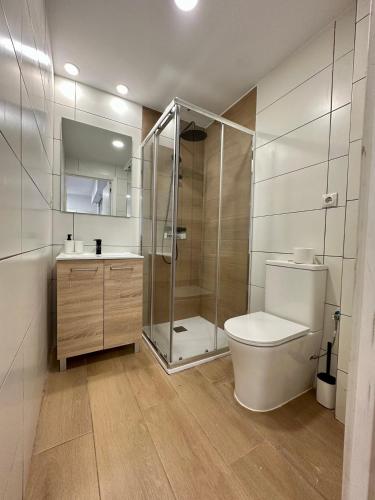 Spacious and bright 1 bedroom apartment