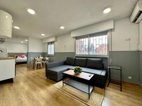 Spacious and bright 1 bedroom apartment