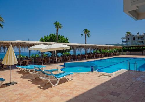 Bazén v ubytování Valeri Beach Hotel - All Inclusive nebo v jeho okolí