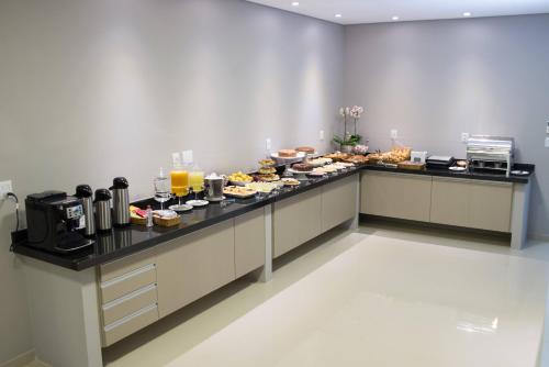 a buffet line with many different types of food at Hotel Vila Verde in Penápolis