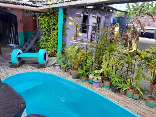 a house with a pool and plants in front of it at Hospedagem Chapéu Virado in Belém