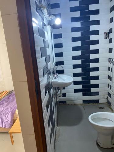 a bathroom with a sink and a toilet at Hôtel Agriculture in Tunis