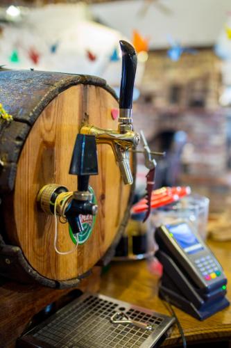 a wooden wine barrel on a table with a cell phone at Karczma Pod Topolami in Ratowo Piotrowo