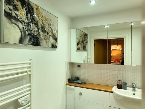 a bathroom with a sink and a mirror at Luxury Spacious Apartment- Sleeps 4 Loughborough in Loughborough