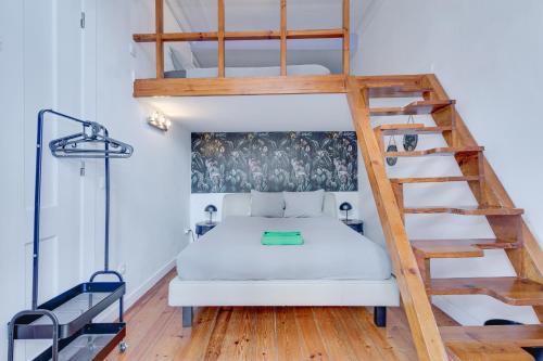 Beautiful 2BR high ceiling/50m from TimeOut market