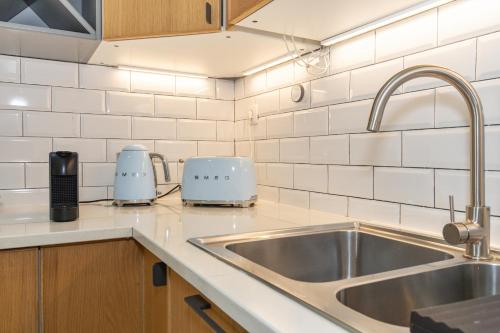 Beautiful 2BR high ceiling/50m from TimeOut market